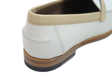 Load image into Gallery viewer, 極美品 HERMES エルメス 靴 シューズ ローファー ケリー金具 デスタン ホワイト ベージュ レザー 35 1/2 シルバー金具 中古 53342