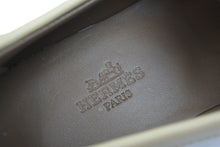 Load image into Gallery viewer, 極美品 HERMES エルメス 靴 シューズ ローファー ケリー金具 デスタン ホワイト ベージュ レザー 35 1/2 シルバー金具 中古 53342