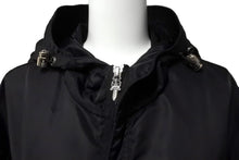 Load image into Gallery viewer, 新品同様 CHROME HEARTS クロムハーツ コート モッズコート クロスパッチ ブラック ナイロン シルク ラムレザー サイズL 中古 53450