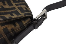 画像をギャラリービューアに読み込む, FENDI フェンディ ショルダーバッグ マンマバケット ズッカ柄 ブラウン ブラック シルバー金具 美品 中古 53611