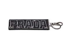 Load image into Gallery viewer, 極美品 PRADA プラダ キーリング キーホルダー 2TL254 イタリア製 サフィアーノレザー メタル ブラック グレー シルバー 中古 53689