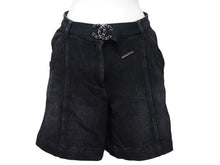 画像をギャラリービューアに読み込む, CHANEL シャネル デニムショートパンツ ココマーク P60803V46402 ベルト一体型 ブラック シルバー金具 サイズ36 美品 中古 53816