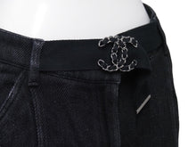 画像をギャラリービューアに読み込む, CHANEL シャネル デニムショートパンツ ココマーク P60803V46402 ベルト一体型 ブラック シルバー金具 サイズ36 美品 中古 53816