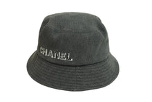 画像をギャラリービューアに読み込む, CHANEL シャネル ハット 帽子 22SS ロゴストーン デニム バケットハット ブラック ブラック サイズM 美品 中古 53958