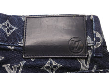 Load image into Gallery viewer, LOUIS VUITTON ルイ・ヴィトン 18AW モノグラム デニムパンツ ネイビー キムジョーンズ ロゴ HFD11WGUO 30 美品 中古 54031