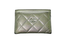 Load image into Gallery viewer, CHANEL シャネル カードケース 名刺入れ マトラツセ ココマーク 31番台 2021年 シルバー 良品 中古 54035