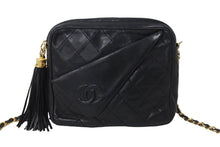 画像をギャラリービューアに読み込む, CHANEL シャネル マトラッセ タッセル チェーンショルダーバッグ フリンジ付き 0番台 ラムスキン ブラック 美品 中古 54084