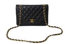 Load image into Gallery viewer, CHANEL シャネル マトラッセ ラウンドフラップ チェーン ショルダーバッグ ラムスキン 1番台 ブラック ココマーク 良品 中古 54122