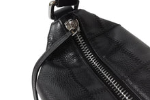 画像をギャラリービューアに読み込む, CHANEL シャネル ハンドバッグ キャビアスキン チョコバー 8番台 2003年 ブラック シルバー金具 美品 中古 54123