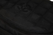 Load image into Gallery viewer, CHANEL シャネル ポーチ ハンドバッグ ニュートラベルライン バニティ ココマーク 6番台 2000年 ブラック 美品 中古 54181