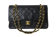 画像をギャラリービューアに読み込む, CHANEL シャネル マトラッセ25 ショルダーバッグ ダブルフラップ 2番台 ラムスキン ブラック ゴールド金具 美品 中古 54277