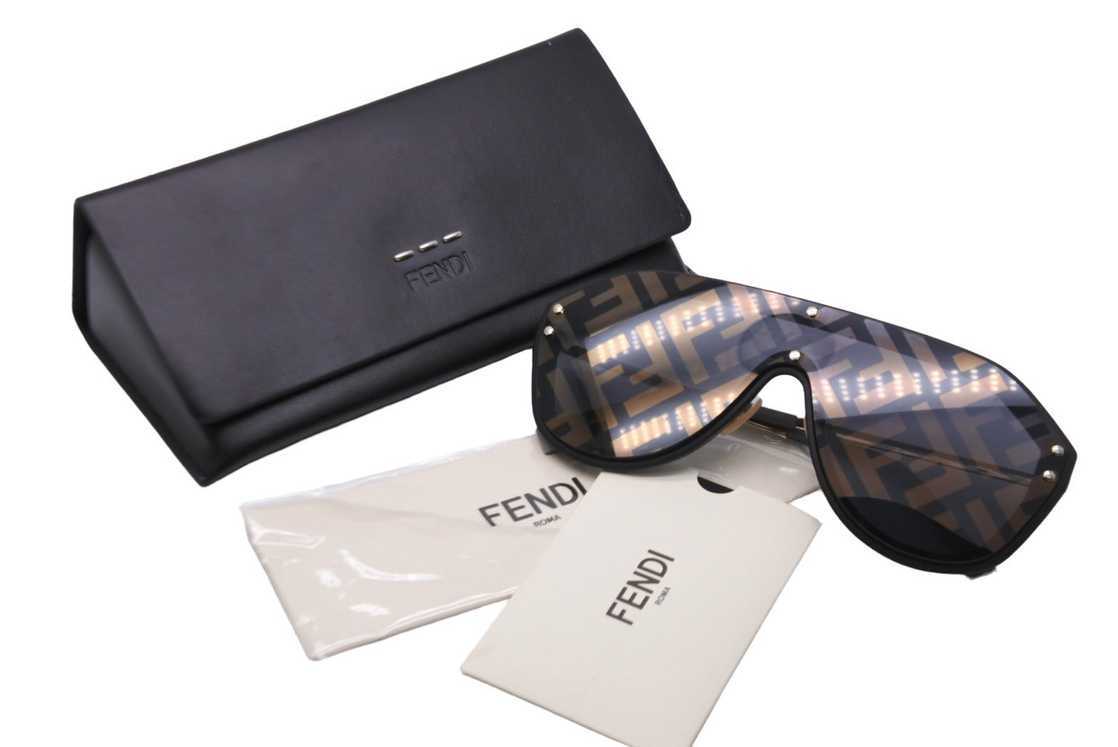 ◇週末限定価格◇ FENDI ゴールドフレームにFENDI文字 サングラス