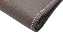 Load image into Gallery viewer, 極美品 HERMES エルメス 二つ折り財布 ベアンコンパクト エプソン エトゥープ ゴールド金具 Z刻印 中古 54393