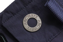 画像をギャラリービューアに読み込む, ARC'TERYX アークテリクス ショートパンツ 膝丈 サイズ30 ナイロン ポリウレタン ネイビー シルバー金具 メンズ 美品 中古 54611