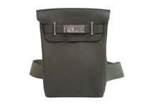 Load image into Gallery viewer, 新品同様 エルメス HERMES アッカドPM U刻印 ワンショルダーバッグ カーキ 新型 シルバー金具 中古 54684