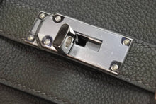 Load image into Gallery viewer, 新品同様 エルメス HERMES アッカドPM U刻印 ワンショルダーバッグ カーキ 新型 シルバー金具 中古 54684