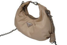 Load image into Gallery viewer, 極美品 PRADA プラダ ショルダーバッグ Re Edition 2006 2WAY 三角ロゴ カメオ ベージュ ナイロン 1BH172 シルバー金具 中古 54859