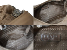 Load image into Gallery viewer, 極美品 PRADA プラダ ショルダーバッグ Re Edition 2006 2WAY 三角ロゴ カメオ ベージュ ナイロン 1BH172 シルバー金具 中古 54859