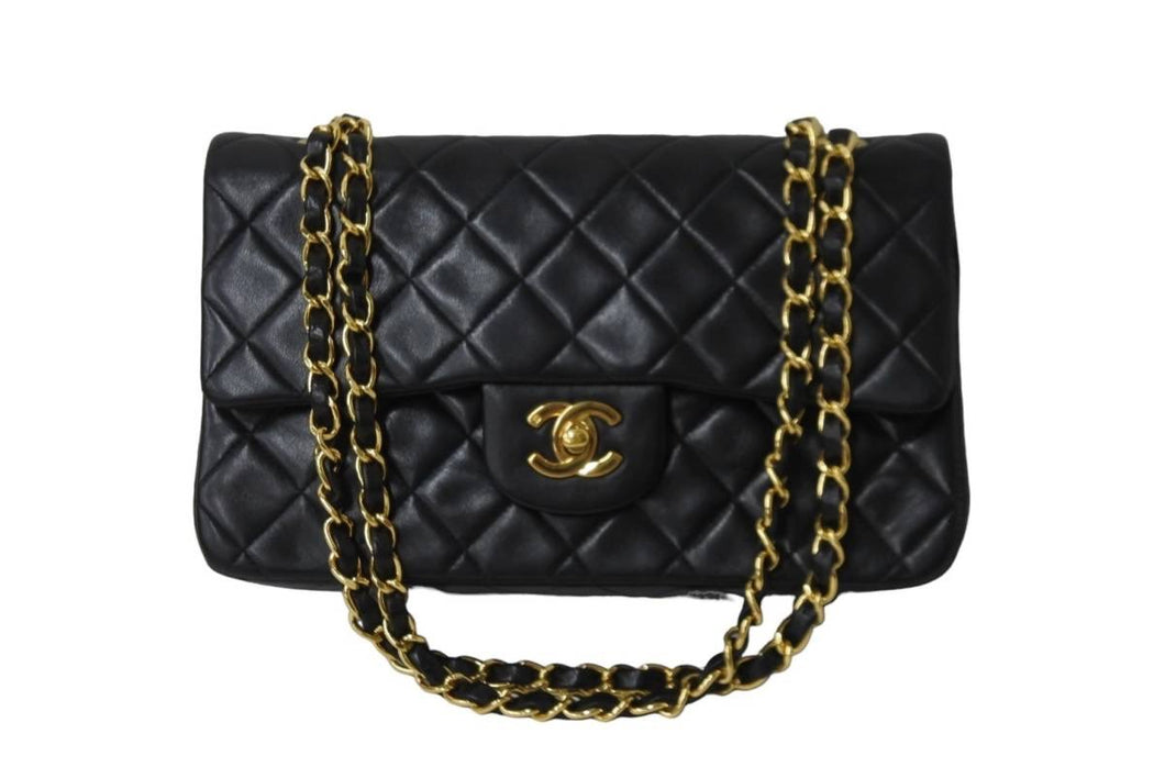 CHANEL シャネル マトラッセWフラップチェーンショルダーバッグ 4番台 ラムスキン 23cm ブラック ゴールド金具 美品 中古 54910 –  Casanova Vintage