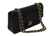 画像をギャラリービューアに読み込む, CHANEL シャネル マトラッセWフラップチェーンショルダーバッグ 4番台 ラムスキン 23cm ブラック ゴールド金具 美品 中古 54910