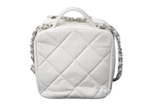 画像をギャラリービューアに読み込む, CHANEL シャネル マトラッセ チェーンショルダーバッグ スクエア ホワイト ココマーク 29番台 レザー シルバー金具 美品 中古 54988