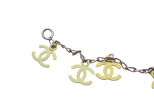 画像をギャラリービューアに読み込む, CHANEL シャネル ヴィンテージ ブレスレット ココマーク シルバーチェーン チャームブレスレット イエロー 美品 中古 55026