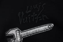 Load image into Gallery viewer, 極美品 LOUIS VUITTON ルイヴィトン パーカー LVマルチツールエンブロイダードフーディ ブラック L RM231 IHN HOY75W 中古 55064