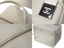 画像をギャラリービューアに読み込む, CHANEL シャネル ハンドバッグ チョコバー ココマーク キャンバス レザー ベージュ シルバー金具 8番台 2003年 美品 中古 55234