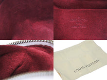 Load image into Gallery viewer, LOUIS VUITTON ルイヴィトン ポーチ トゥルース ワピティ ホワイト モノグラムマルチカラー M58033 ゴールド金具 美品 中古 55247