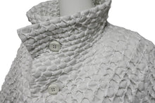 画像をギャラリービューアに読み込む, 極美品 ISSEY MIYAKE イッセイミヤケ ジャケット 3D スチームストレッチ 2016AW ホワイト サイズ3 IM63-FA001-11 中古 55290