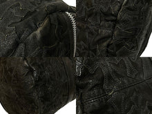 画像をギャラリービューアに読み込む, CHROME HEARTS クロムハーツ ダッフルバッグ スモール セメタリークロスパッチ SV925 デストロイレザー 美品 中古 55353