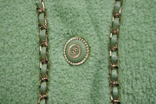 画像をギャラリービューアに読み込む, 新品未使用 CHANEL シャネル ジャケット チェーン ココマークボタン ノーカラー グリーン サイズ34 P62893K48463 中古 55419