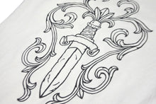 画像をギャラリービューアに読み込む, CHROME HEARTS クロムハーツ 半袖 Ｔシャツ マックスフィールドダガーバックプリントサイズ S ホワイト 良品 中古 55427