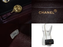 画像をギャラリービューアに読み込む, 極美品 CHANEL シャネル チェーンショルダーバッグ ダイアナマトラッセ 22cm 3番台 ブラック ゴールド金具 中古 55472