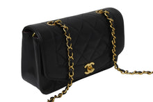 画像をギャラリービューアに読み込む, 極美品 CHANEL シャネル チェーンショルダーバッグ ダイアナマトラッセ 22cm 3番台 ブラック ゴールド金具 中古 55472