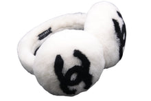 Load image into Gallery viewer, 極美品 CHANEL シャネル ココマーク イヤーマフラー 耳当て ファー ホワイト 中古 55571
