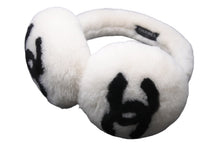 Load image into Gallery viewer, 極美品 CHANEL シャネル ココマーク イヤーマフラー 耳当て ファー ホワイト 中古 55571