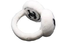 Load image into Gallery viewer, 極美品 CHANEL シャネル ココマーク イヤーマフラー 耳当て ファー ホワイト 中古 55571