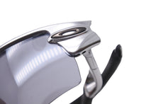 画像をギャラリービューアに読み込む, Oakley オークリー USA製 RADAR PATH アジアンフィット レーダーパス サングラス シルバー 美品 中古 55583