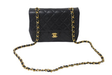 Load image into Gallery viewer, CHANEL シャネル チェーンショルダーバッグ ミニマトラッセ20cm 1番台 ラムスキン ブラック ゴールド金具 美品 中古 55630