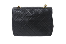 Load image into Gallery viewer, CHANEL シャネル チェーンショルダーバッグ ミニマトラッセ20cm 1番台 ラムスキン ブラック ゴールド金具 美品 中古 55630