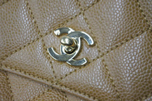 Load image into Gallery viewer, CHANEL シャネル ハンドバッグ トップハンドル キャビアスキン ベージュ ゴールド金具 ターンロック 美品 中古 55635