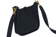 Load image into Gallery viewer, 新品同様 HERMES エルメス ショルダーバッグ エヴリンTPM トリヨンクレマンス ヴェールシプレ Z刻印 ゴールド金具 中古 55645