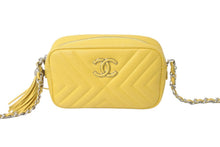 画像をギャラリービューアに読み込む, CHANEL シャネル レザー チェーン ショルダーバッグ タッセル付き イエロー ココマーク シルバー金具 ロゴ 美品 中古 55646