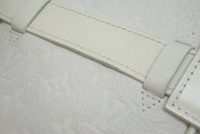 画像をギャラリービューアに読み込む, LOUIS VUITTON ルイヴィトン M53297 ユティリティ サイドバッグ カーフ POWDER WHITE WHITE トリヨン モノグラム CA5118 中古 55691
