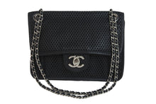 画像をギャラリービューアに読み込む, 新品同様 CHANEL シャネル ショルダーバッグ 17番台 フレンチリビエラ パンチングレザー ブラック シルバー金具 中古 55797