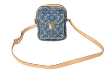 画像をギャラリービューアに読み込む, 極美品 LOUIS VUITTON ルイヴィトン ショルダーバッグ モノグラムデニムカメラバッグ M95348 ブルー ゴールド金具 中古 55825