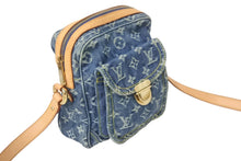 画像をギャラリービューアに読み込む, 極美品 LOUIS VUITTON ルイヴィトン ショルダーバッグ モノグラムデニムカメラバッグ M95348 ブルー ゴールド金具 中古 55825