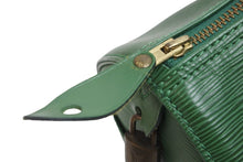 Load image into Gallery viewer, LOUIS VUITTON ルイヴィトン ハンドバッグ M43014 スピーディ25 エピレザー ボルネオグリーン ゴールド金具 良品 中古 55883