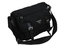Load image into Gallery viewer, PRADA プラダ ショルダーバッグ メッセンジャー トライアングルロゴ ブラック ナイロン 1BD671 ブラック 美品 中古 55895